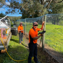 Installing new floppy top fence across Nullaki Peninsula. Photo courtesy WICC